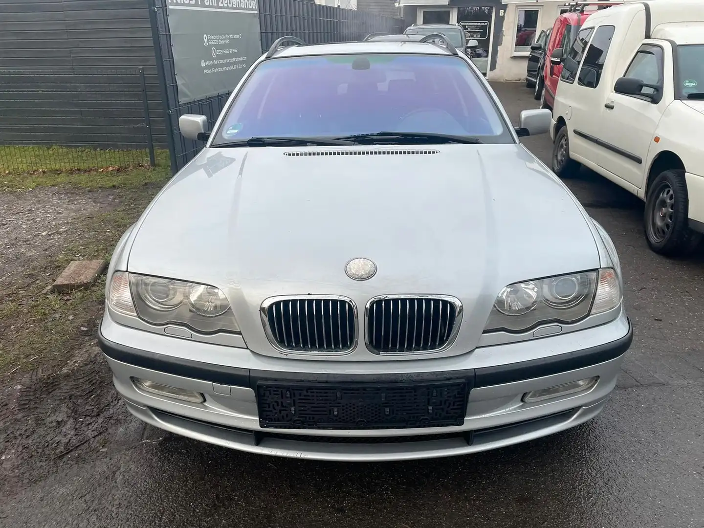 BMW 330 Touring 330i,M-Paket,Navi,Leder,SD,TÜV Neu Silber - 2