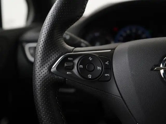 Opel Astra view 7