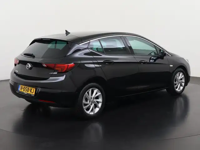 Opel Astra view 4