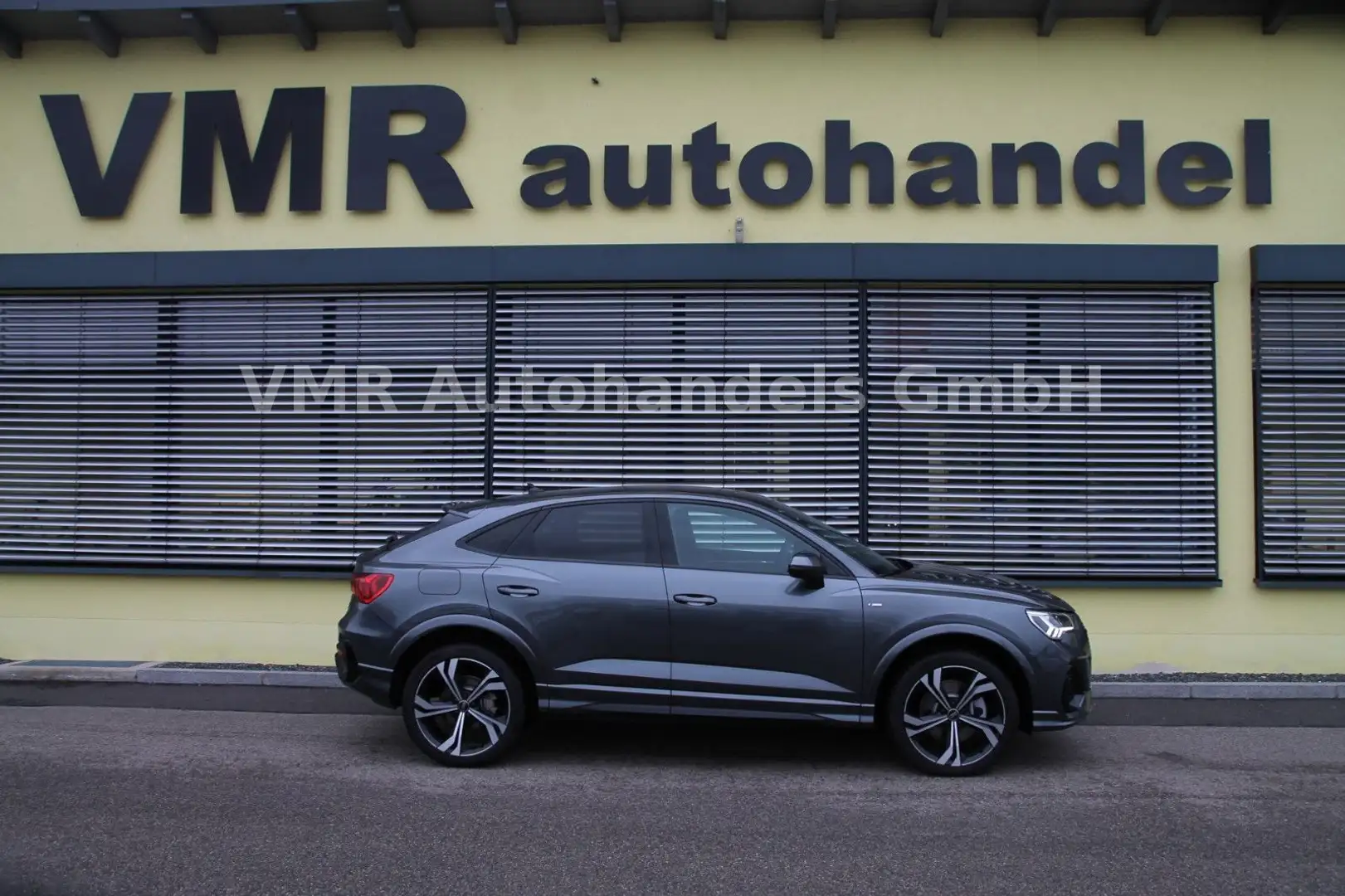 Audi Q3 Sportback 40 TDI quattro S line *Navi*5J.Gar* Grau - 1