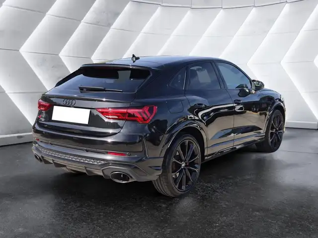 Audi Q3 view 4