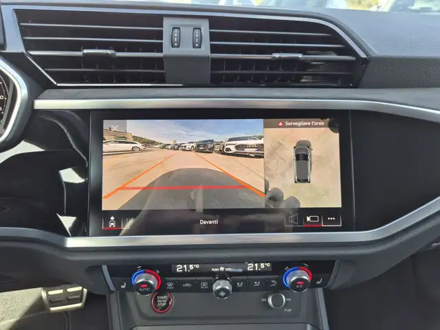 Audi Q3 view 14