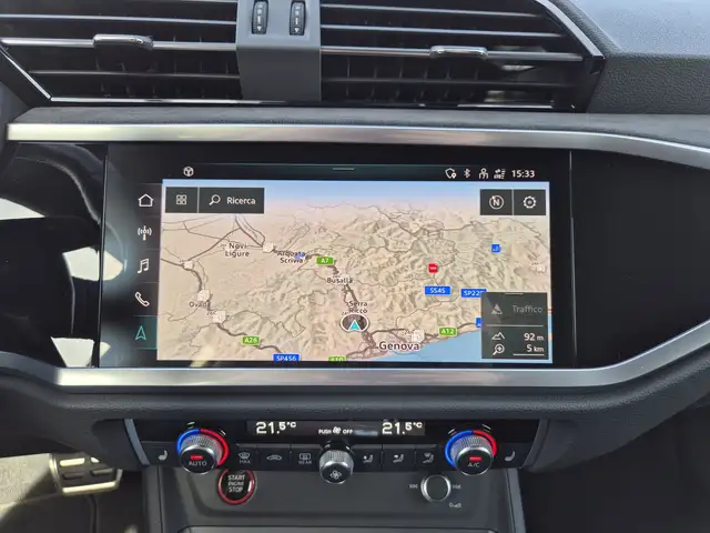 Audi Q3 view 10