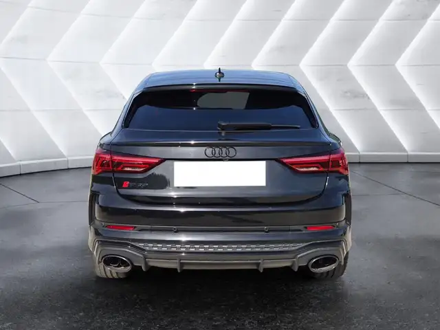 Audi Q3 view 3