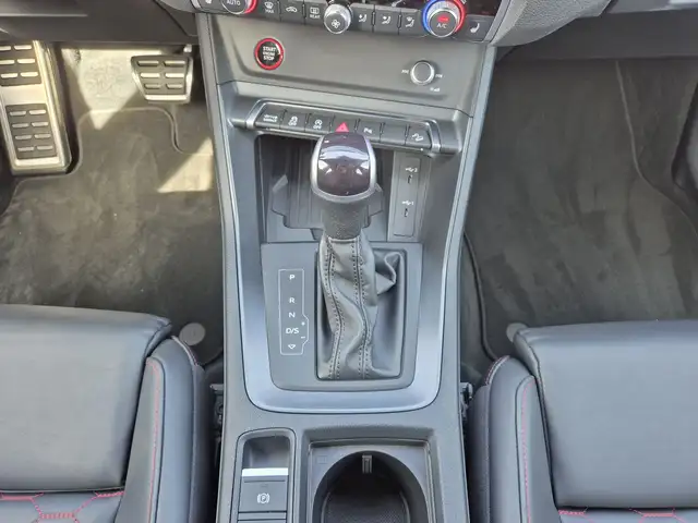 Audi Q3 view 9