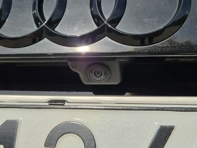 Audi Q3 view 15