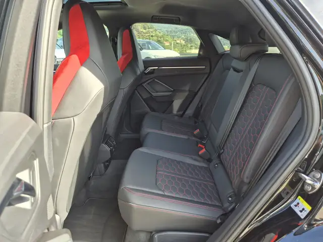 Audi Q3 view 7
