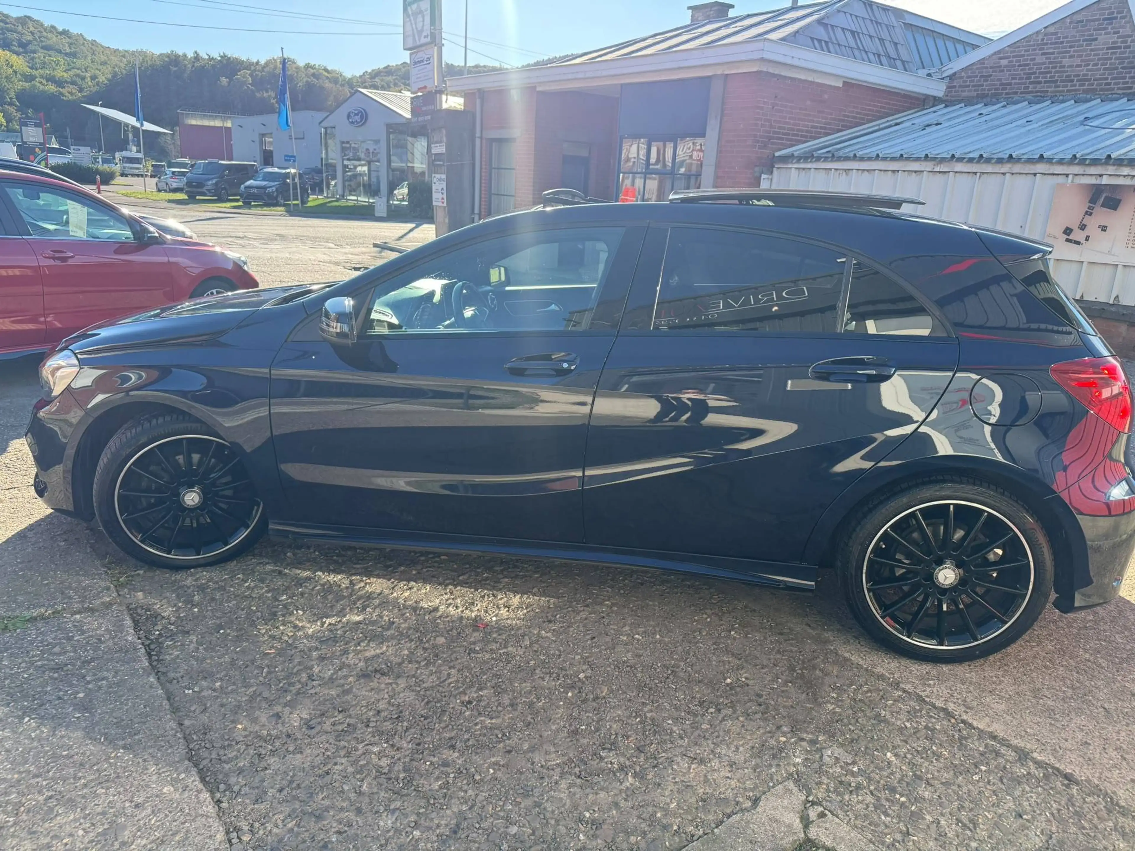 Mercedes-Benz A 180 Pack Amg / Toit Ouvrant / Full Led / Camera / Capteurs / Gps / Airco / Garantie — photo 3