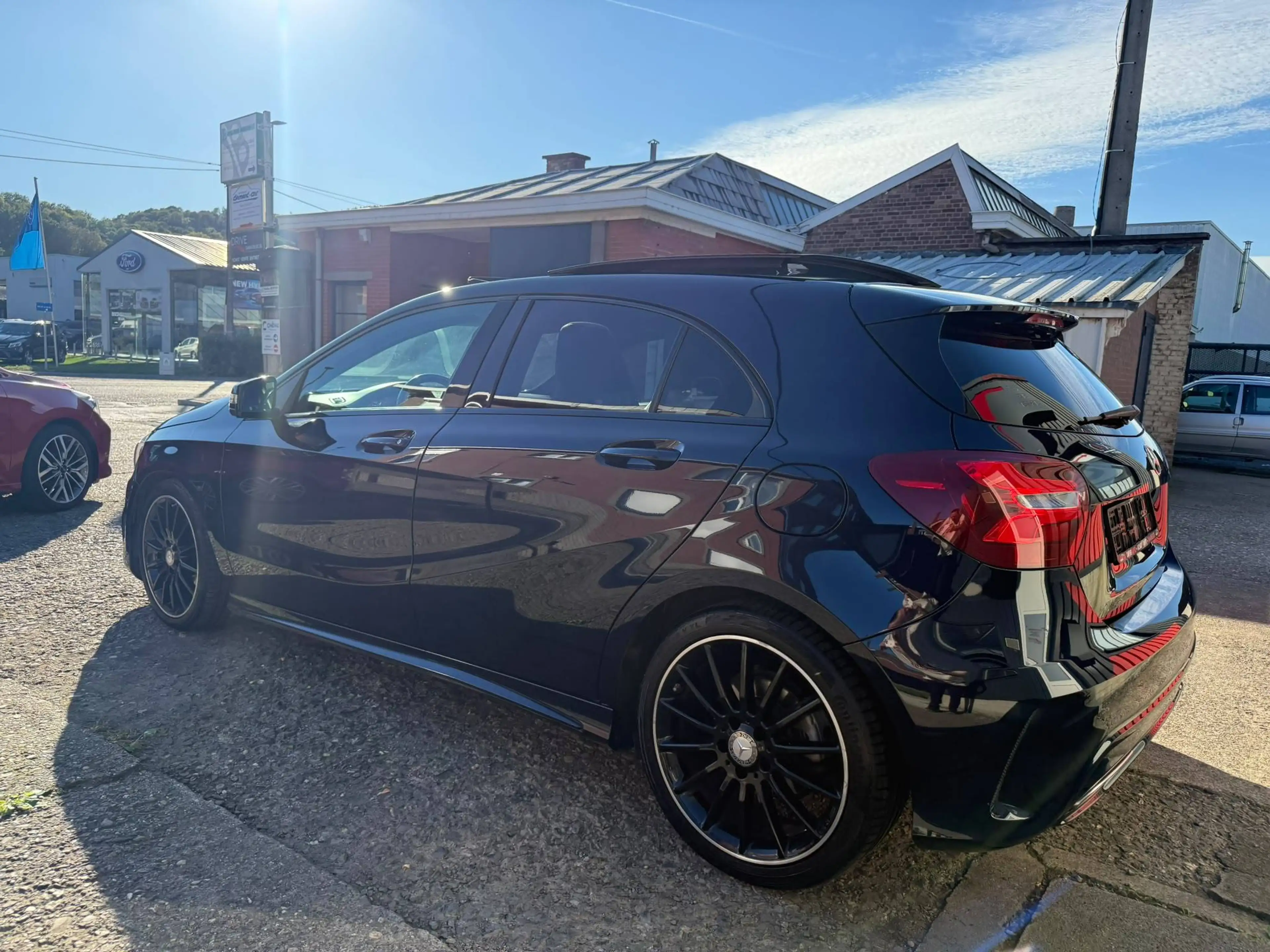 Mercedes-Benz A 180 Pack Amg / Toit Ouvrant / Full Led / Camera / Capteurs / Gps / Airco / Garantie — photo 11