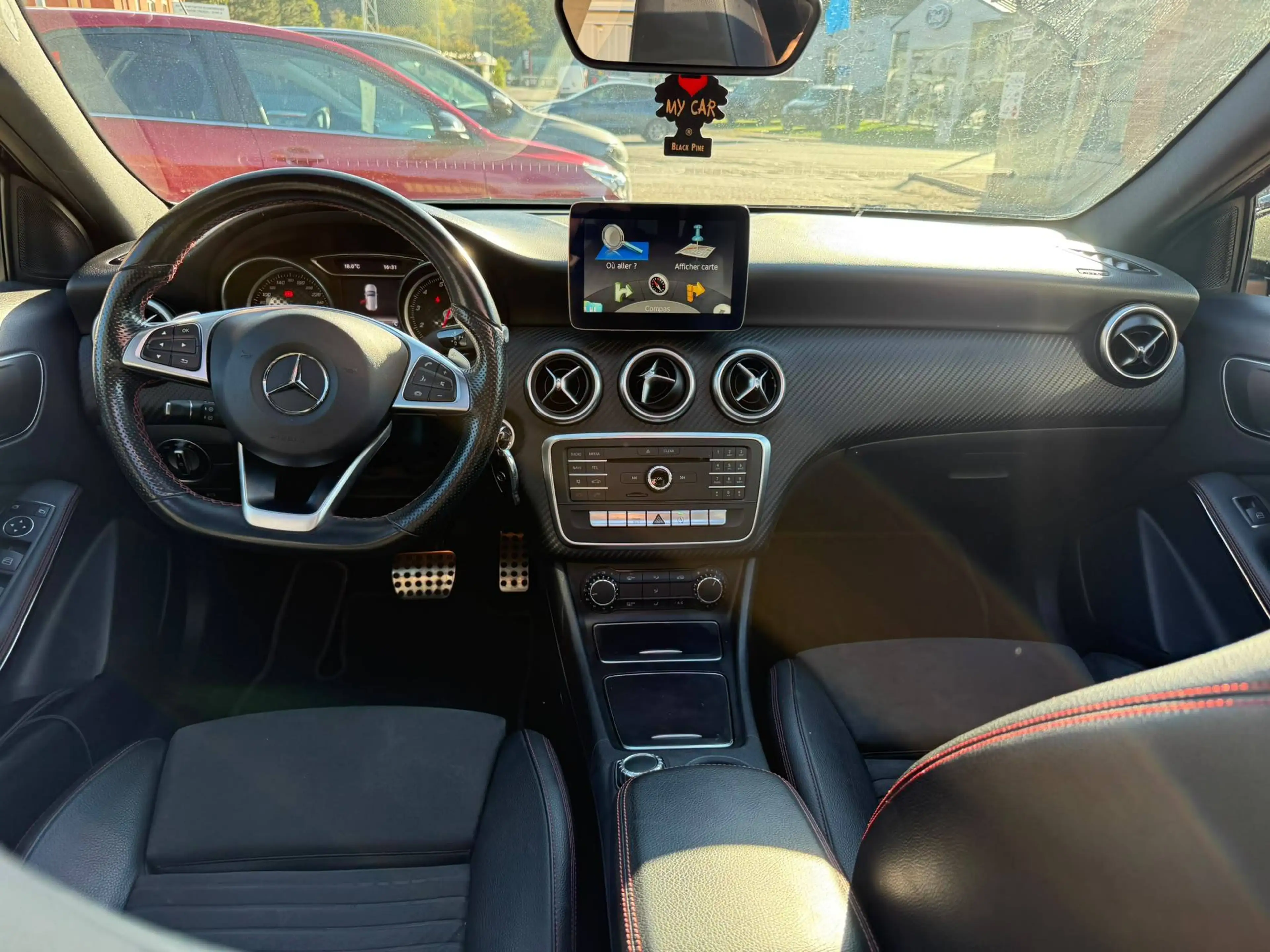 Mercedes-Benz A 180 Pack Amg / Toit Ouvrant / Full Led / Camera / Capteurs / Gps / Airco / Garantie — photo 15