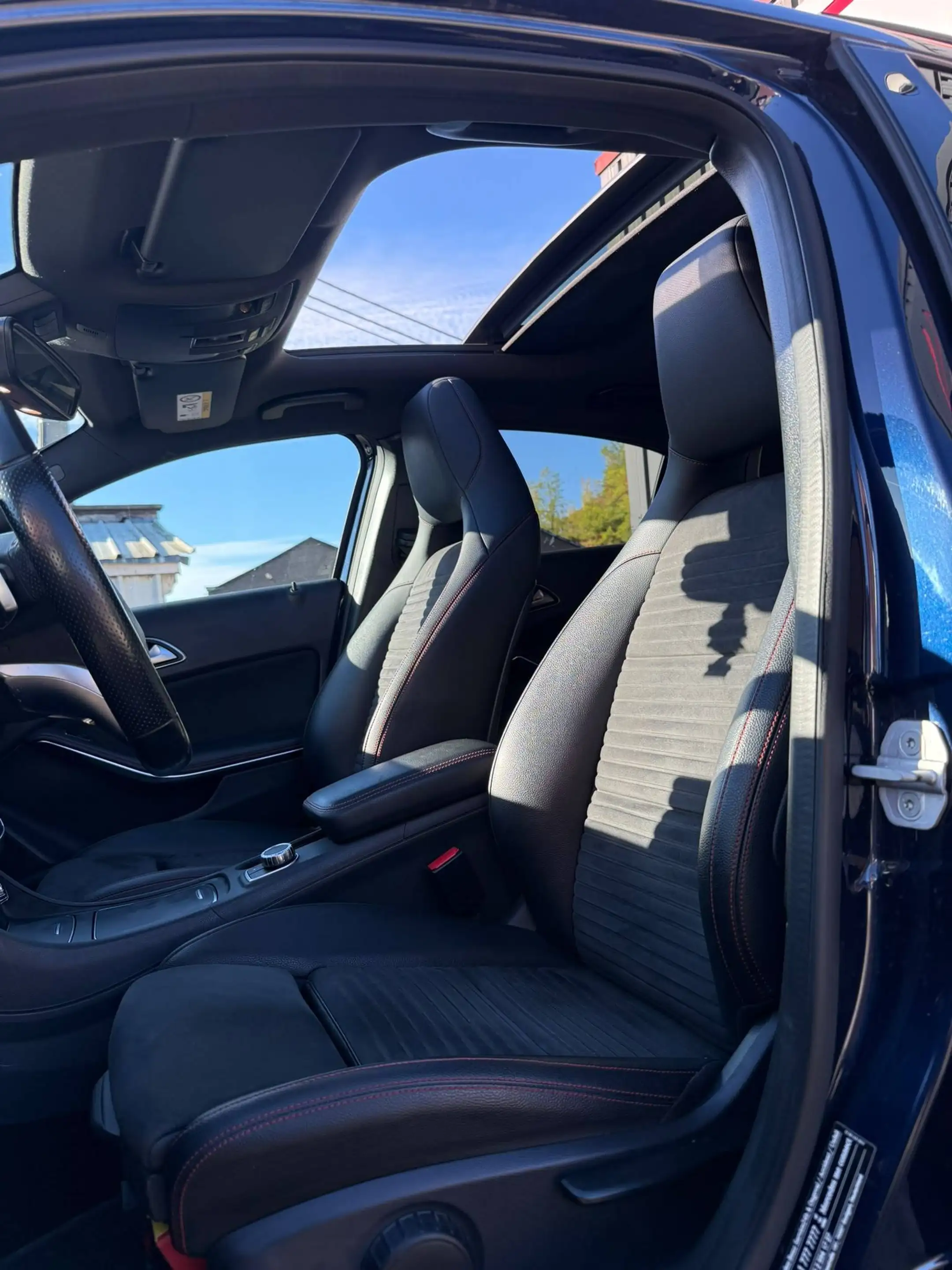 Mercedes-Benz A 180 Pack Amg / Toit Ouvrant / Full Led / Camera / Capteurs / Gps / Airco / Garantie — photo 13