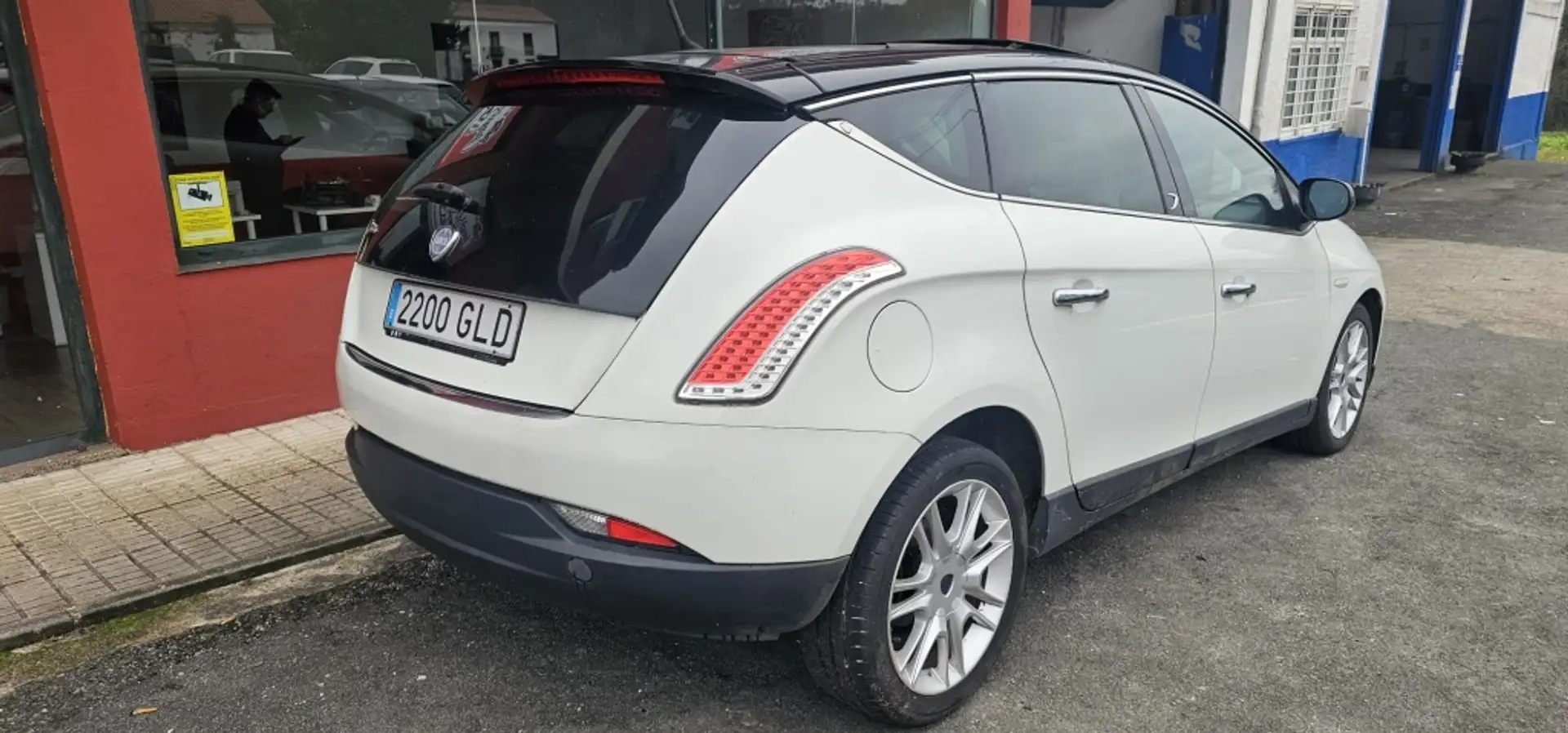 Lancia Delta 1.6Mjet Platino Blanco - 2