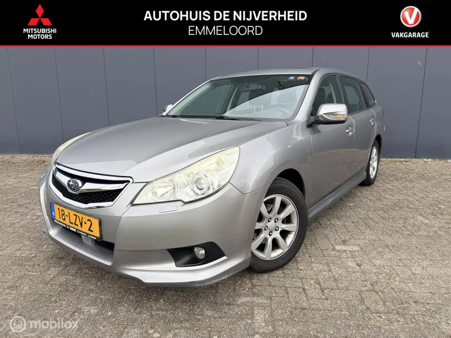 Subaru Legacy Touring Wagon 2.0i Executive Grau - 1
