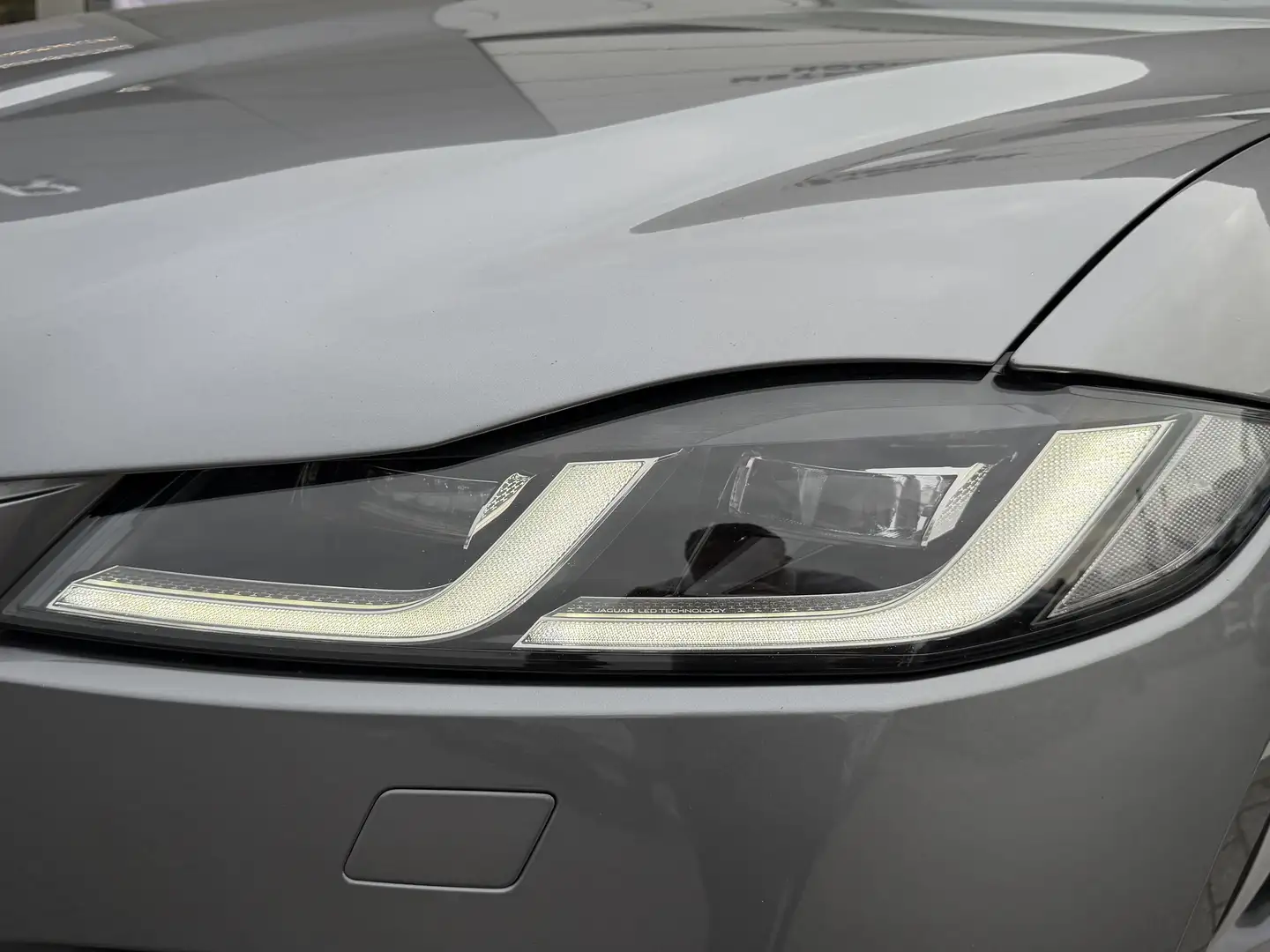Jaguar F-Pace P400e R-Dynamic SE Gris - 2