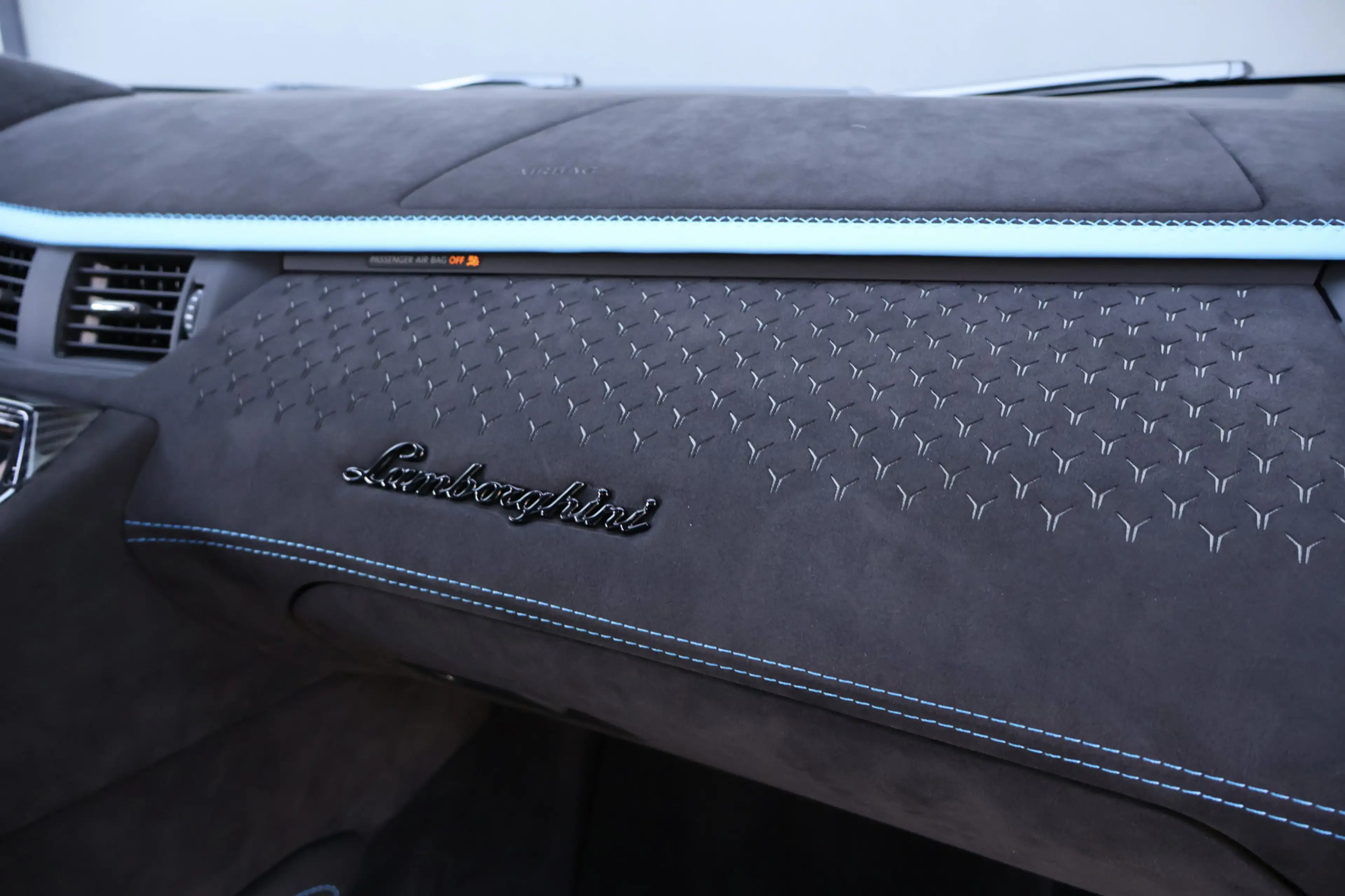 Lamborghini Aventador Ultimae 6.5 V12 | 1 OF 350 | AD PERSONAM EXTERIOR — photo 31