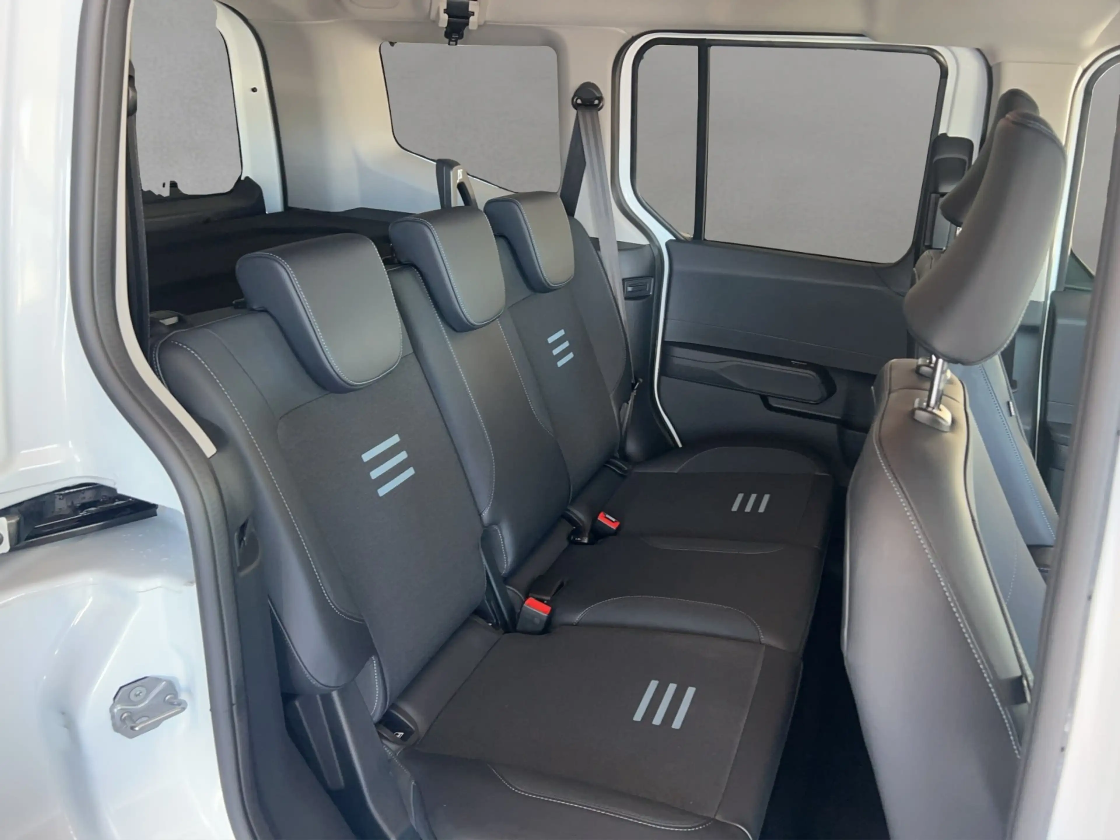 Ford Tourneo Courier 1,0 Ecoboost Active — photo 9