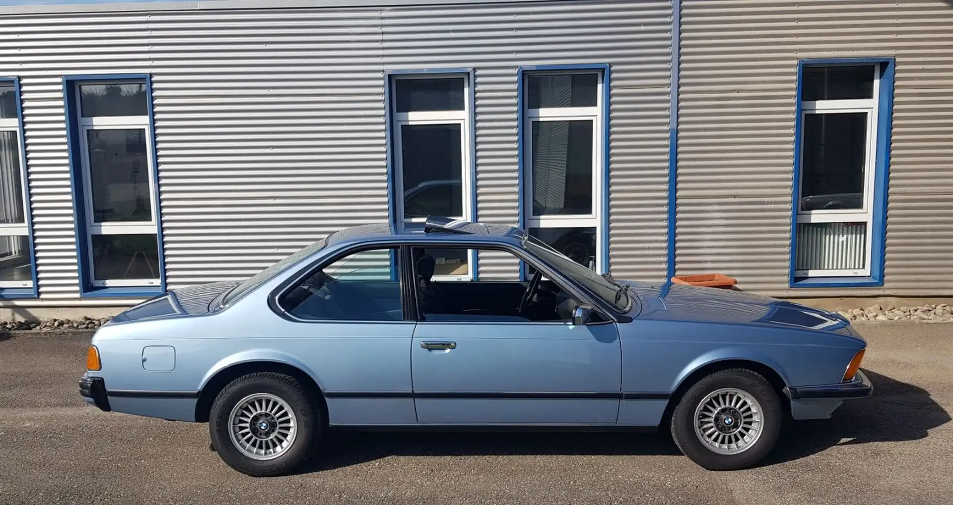 BMW 633 CSI  -E24- Modrá - 2