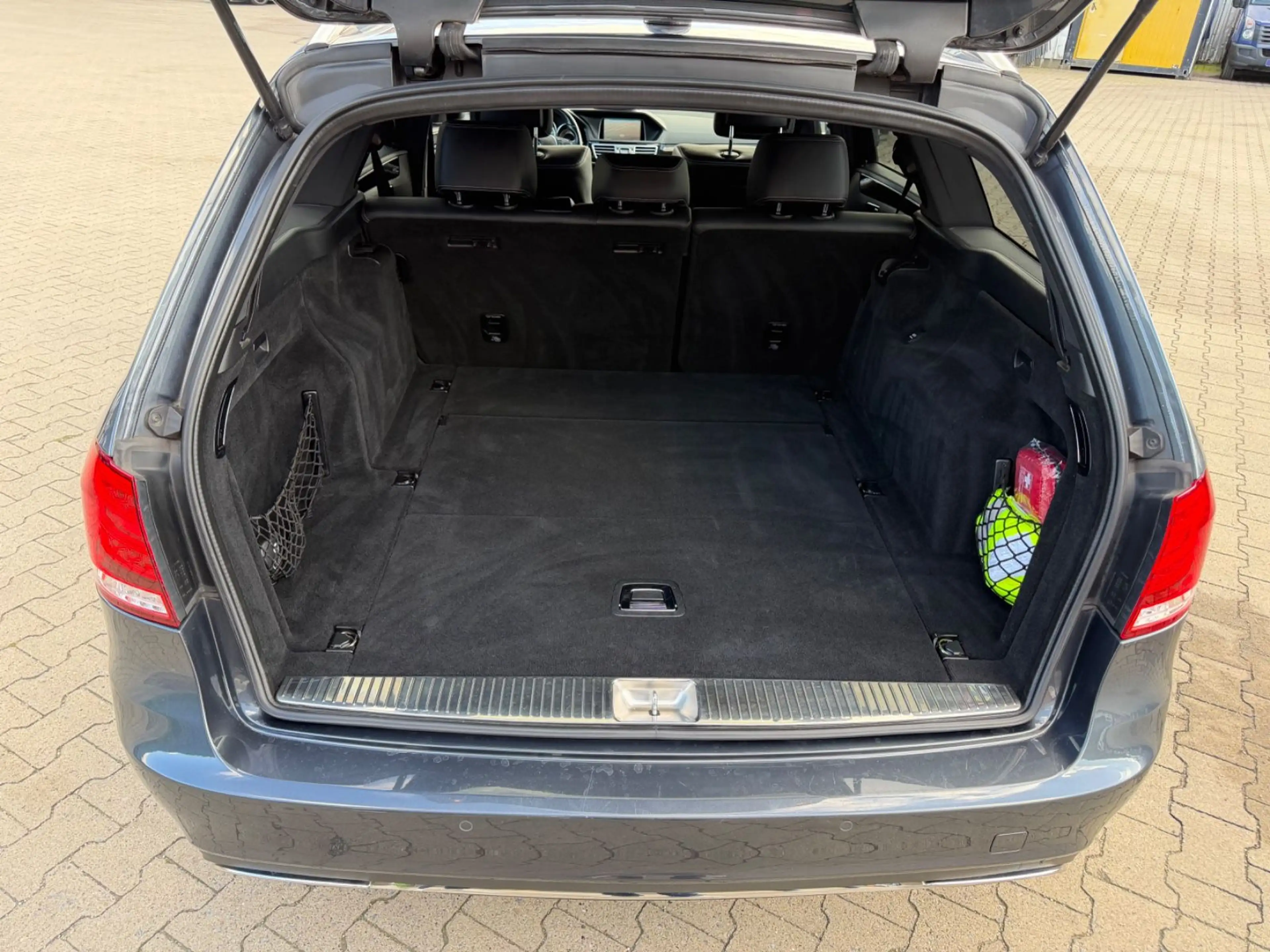 Mercedes-Benz E 350 BlueTec/EURO6/NAVI/LED/AHK/TEMPOMAT — photo 14