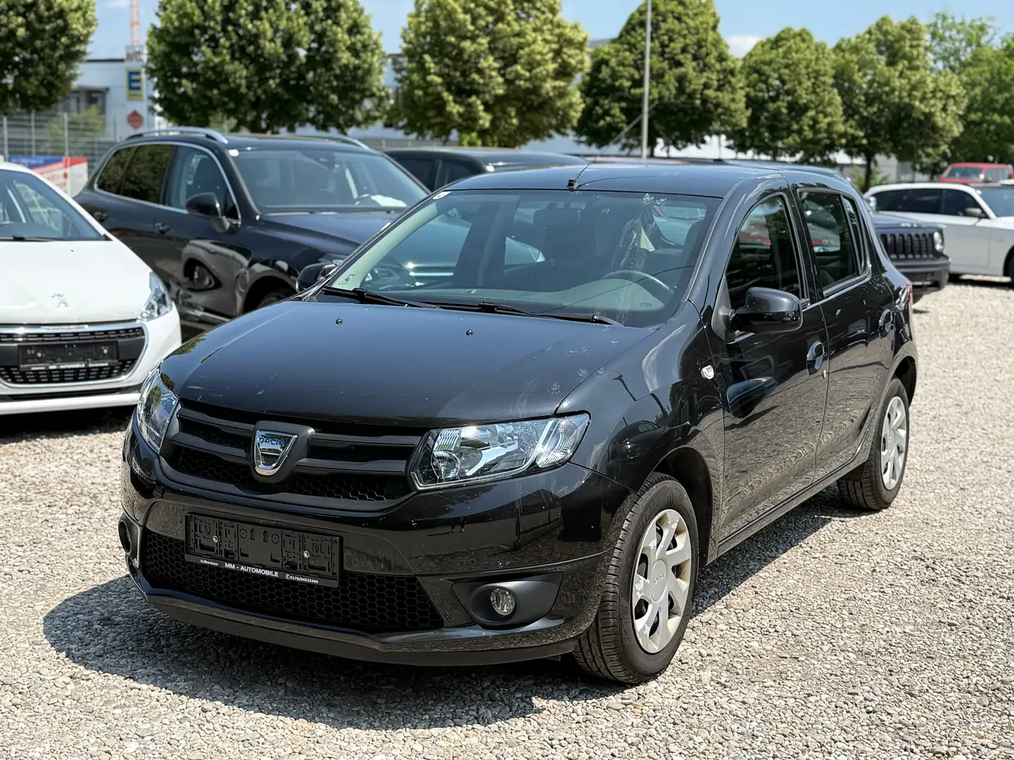 Dacia Sandero Essentiel Schwarz - 1