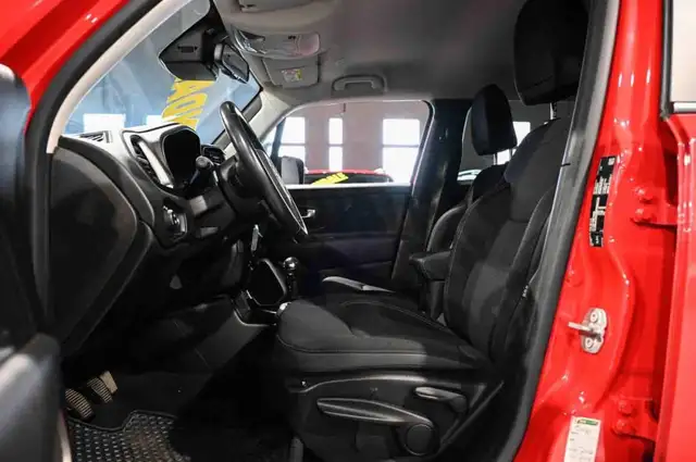 Jeep Renegade view 13