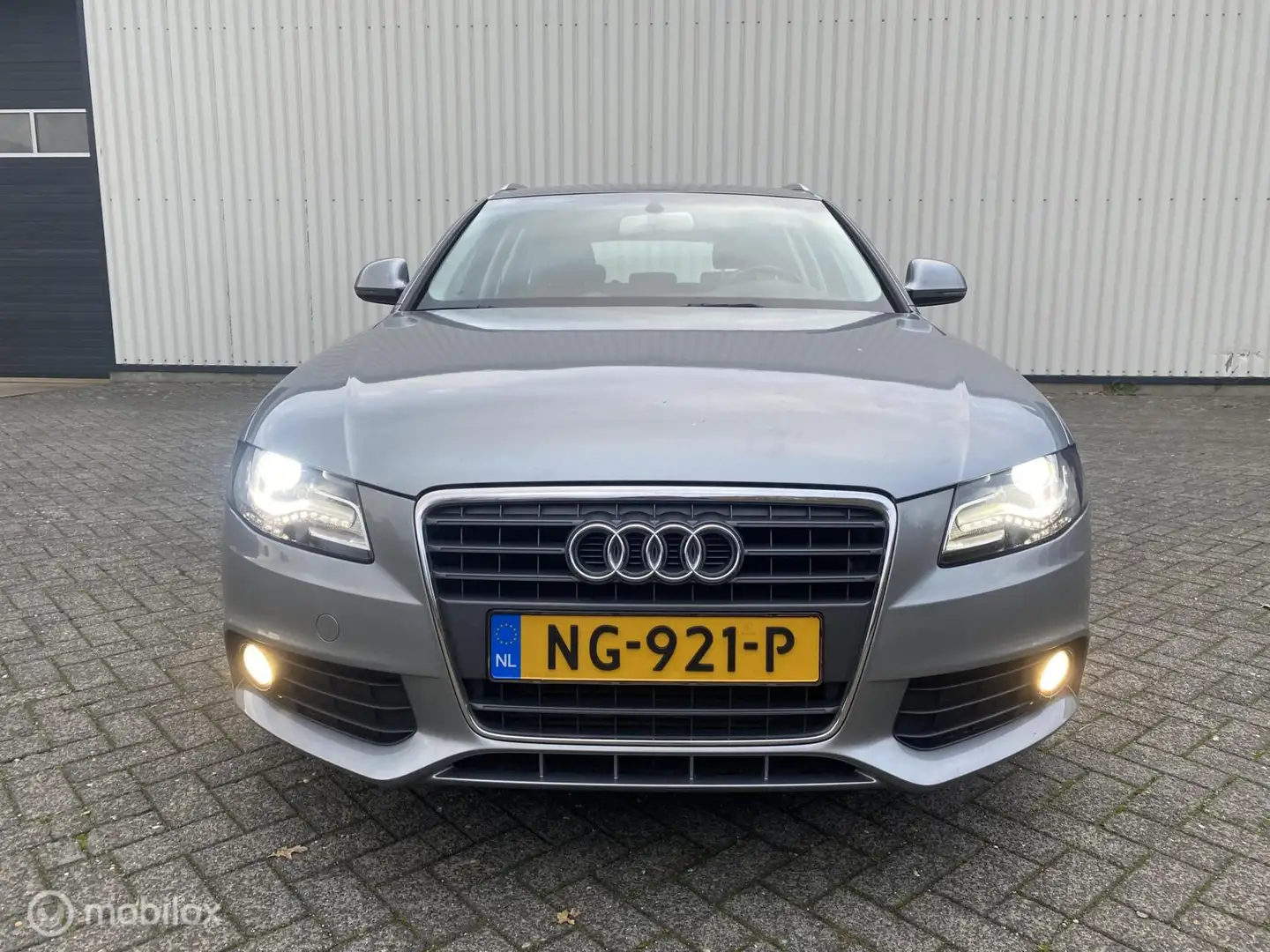Audi A4 Avant 2.0 TFSI Pro Line Grau - 2