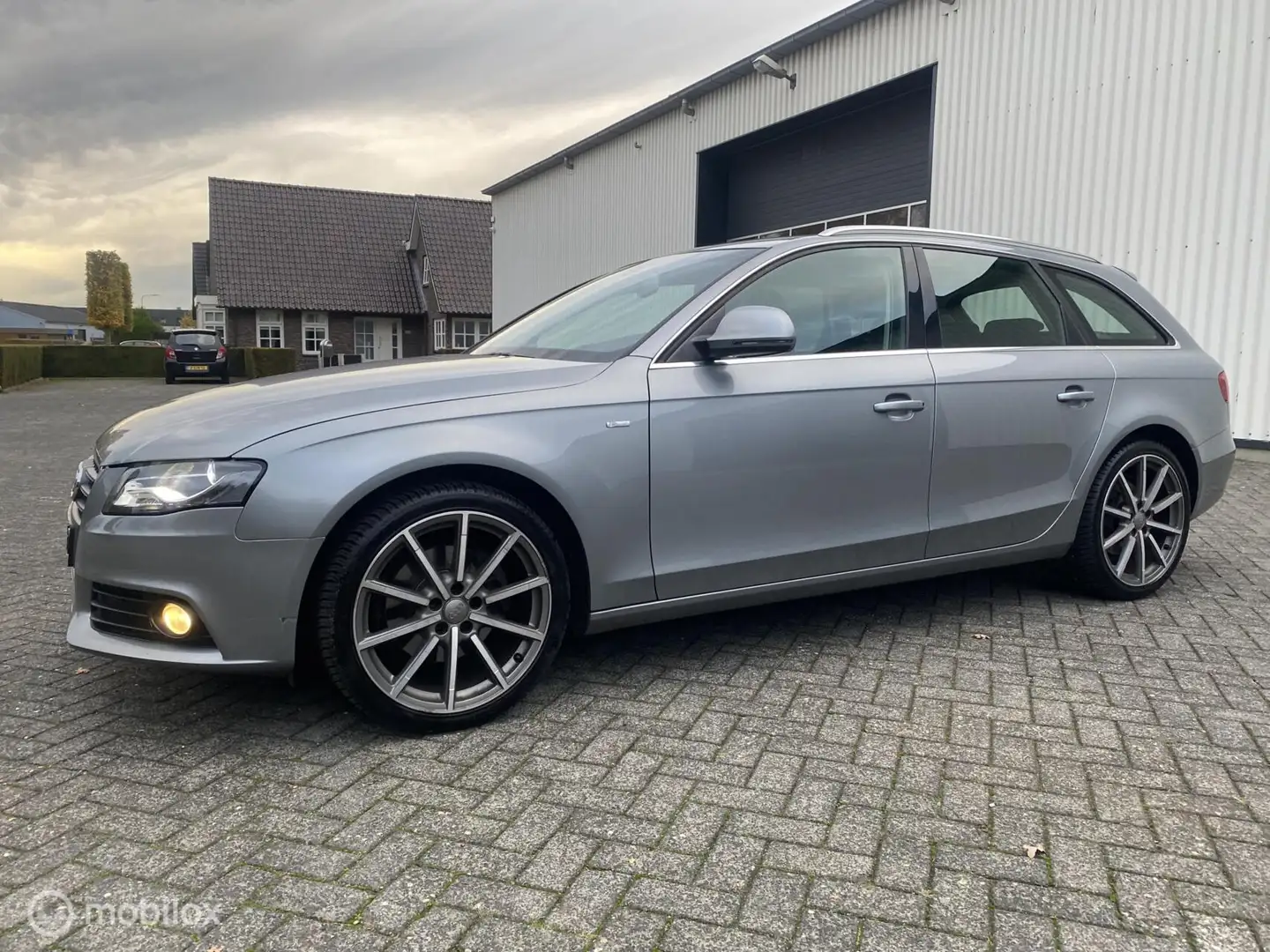 Audi A4 Avant 2.0 TFSI Pro Line Grau - 1