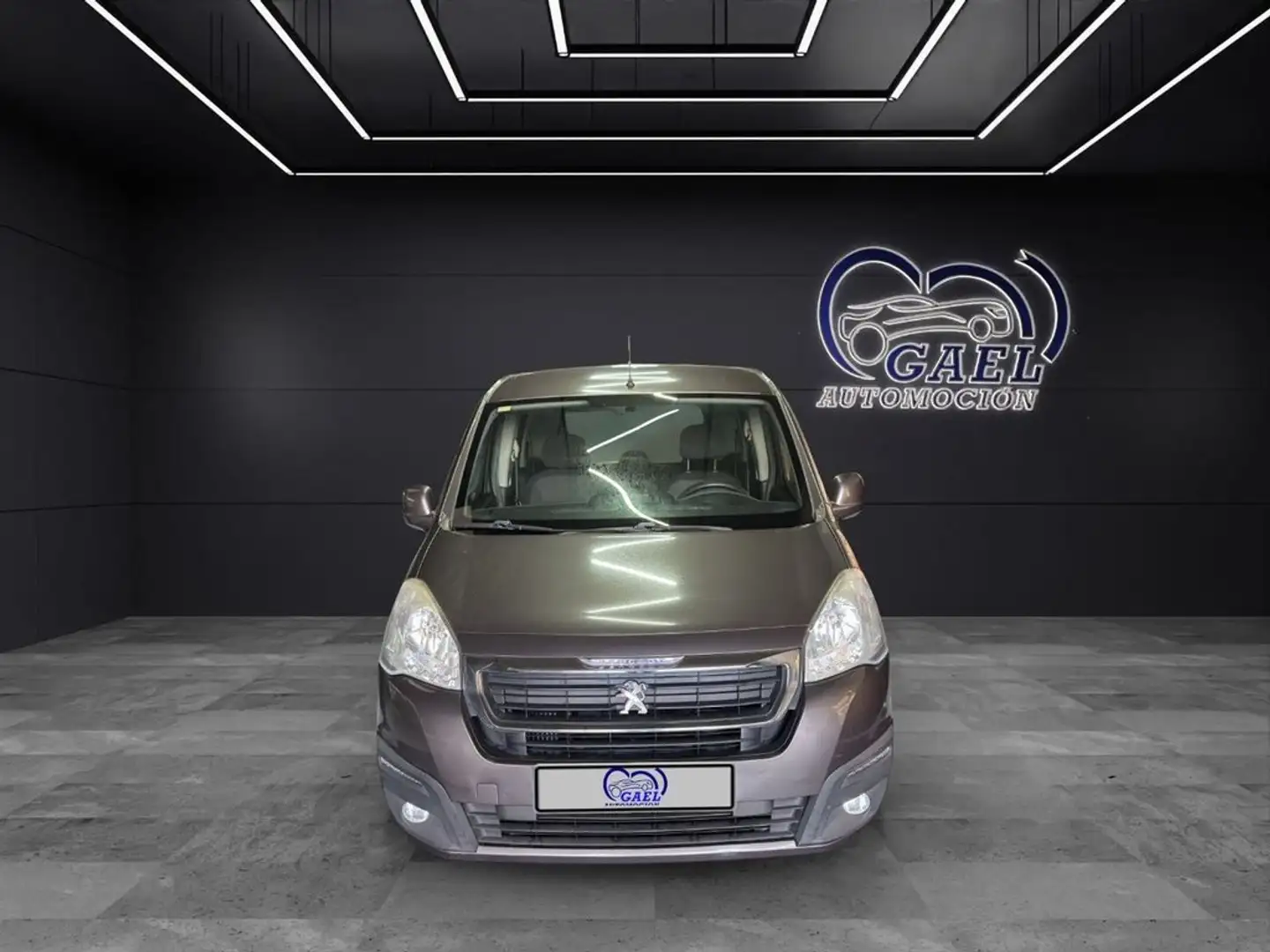 Peugeot Partner TEPEE Active 1.2 PureTech 81KW 110CV Marrón - 2