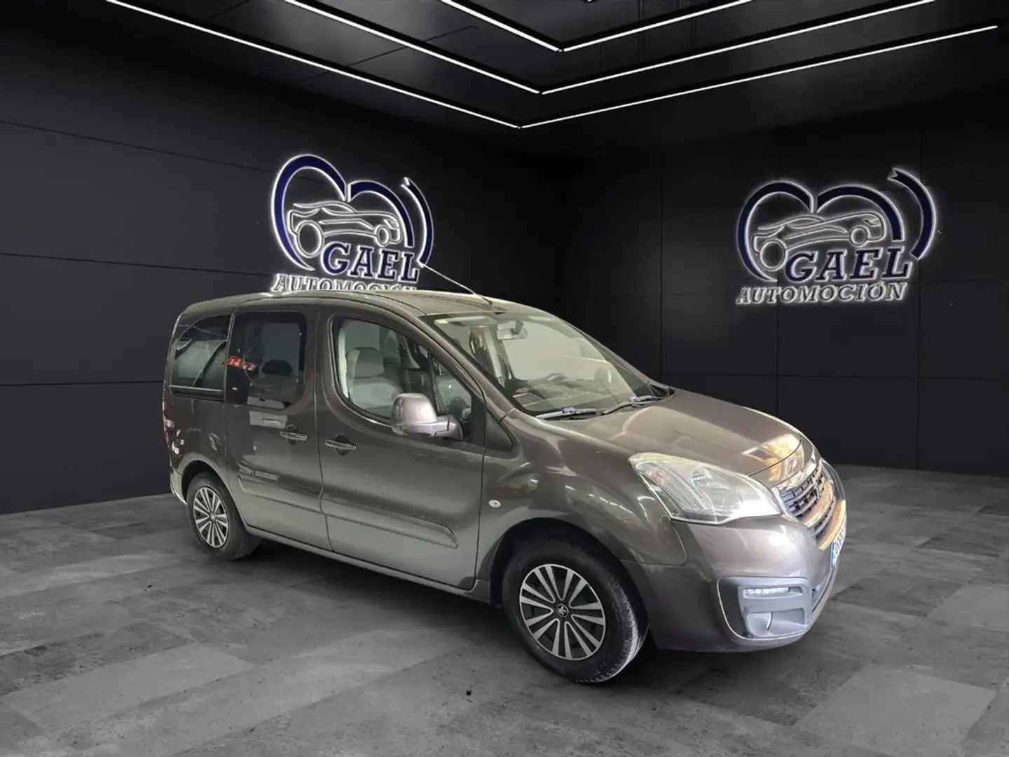 Peugeot Partner TEPEE Active 1.2 PureTech 81KW 110CV Marrón - 1