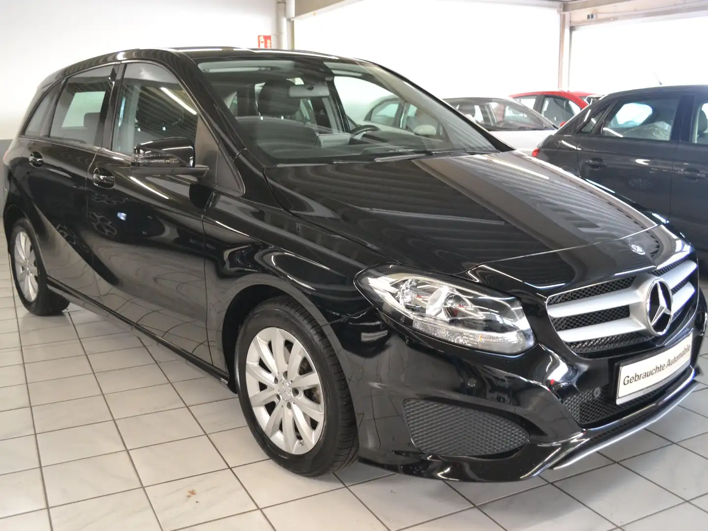 Mercedes-Benz B 200 D AUTOMATIK * CO²-104g *2.HAND*NAVIGATION*TEMPO Schwarz - 2