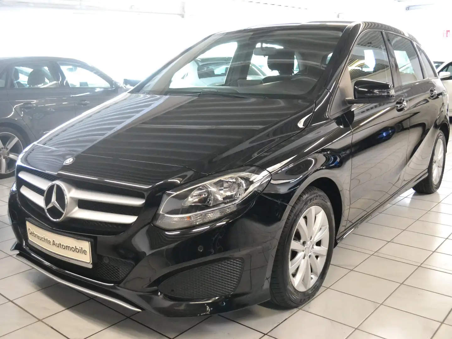 Mercedes-Benz B 200 D AUTOMATIK * CO²-104g *2.HAND*NAVIGATION*TEMPO Schwarz - 1