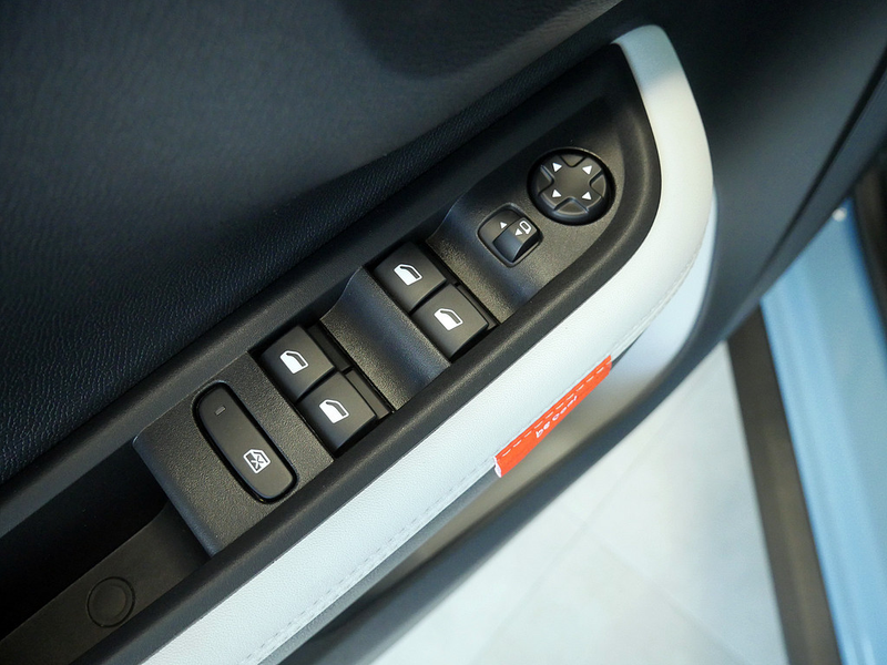 Citroen C3 Turbo 100 MAX PDC SHZ KAMERA NAVI LED — photo 6