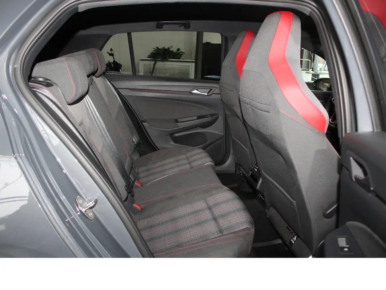 Volkswagen Golf GTI 2.0 TSI DSG AHK*IQ-L*KEY*H-UP*KAM*SHZ 12