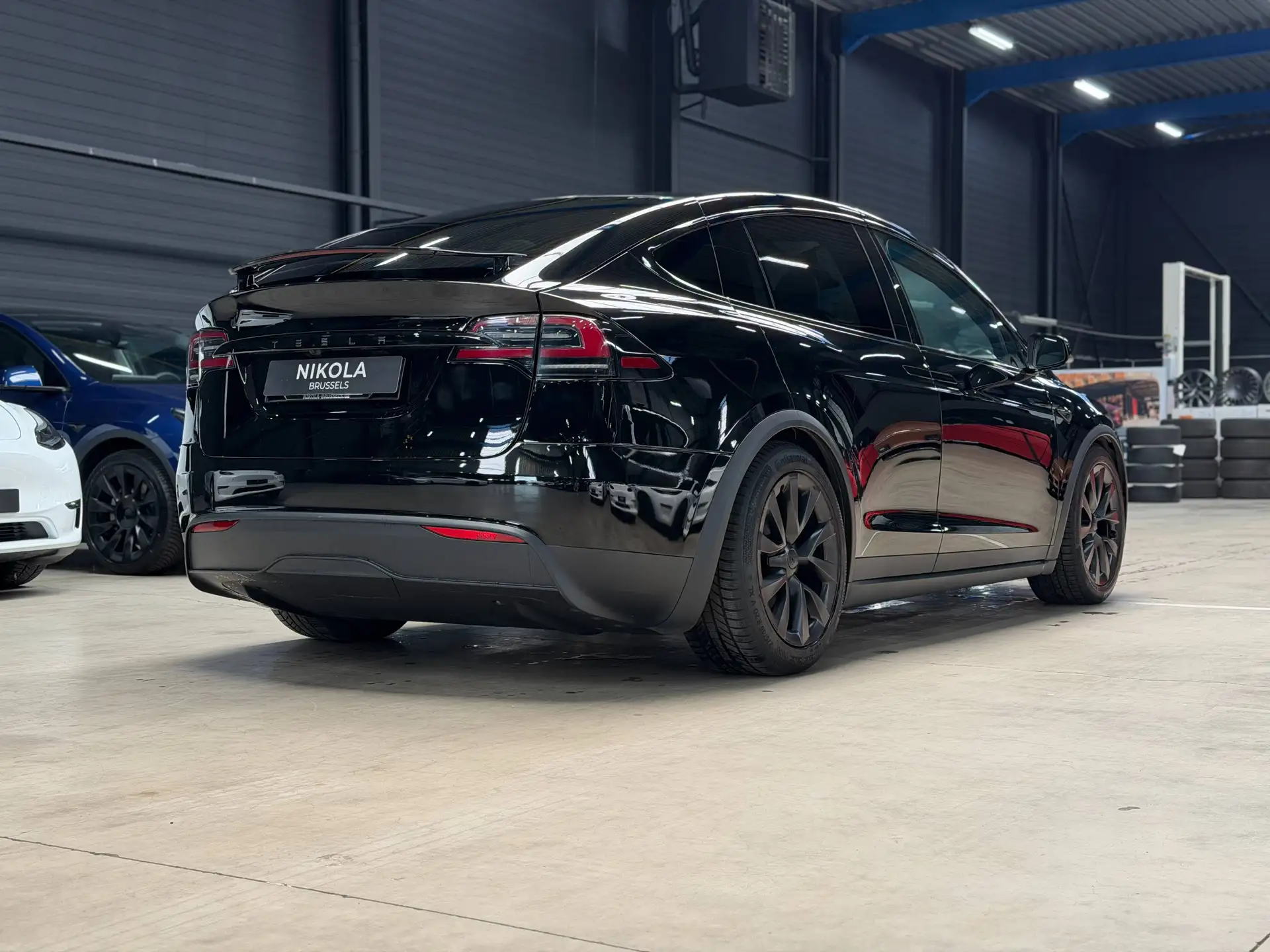 Tesla Model X E 493 kW 2023 검정 사진 4