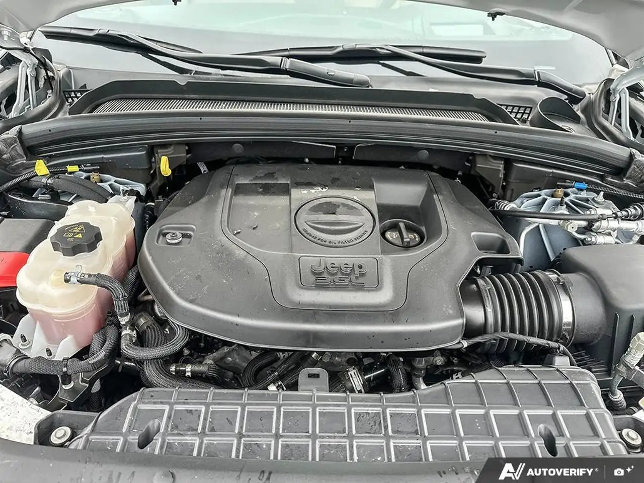 Jeep Grand Cherokee снимка Jeep Grand Cherokee