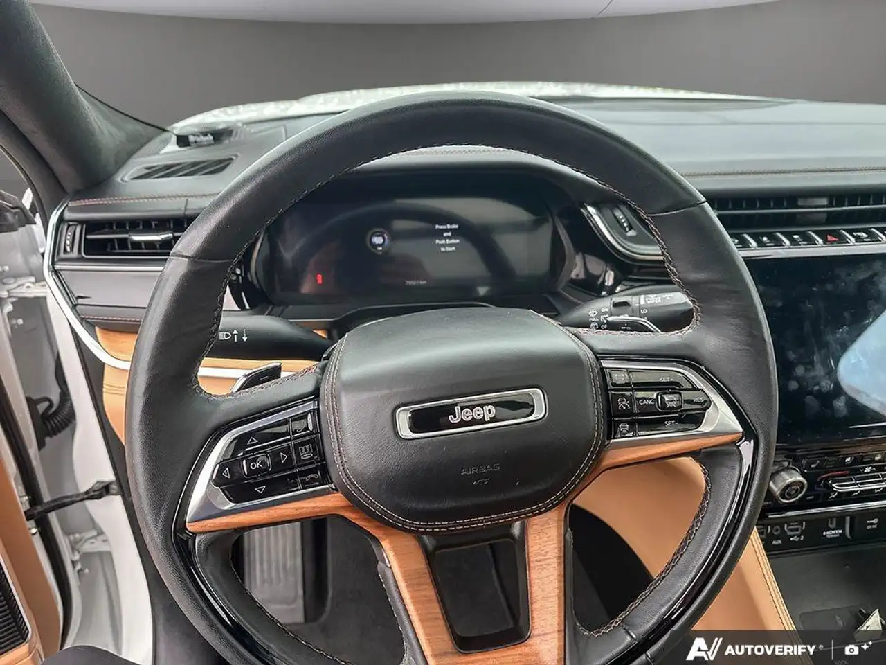 Jeep Grand Cherokee снимка Jeep Grand Cherokee