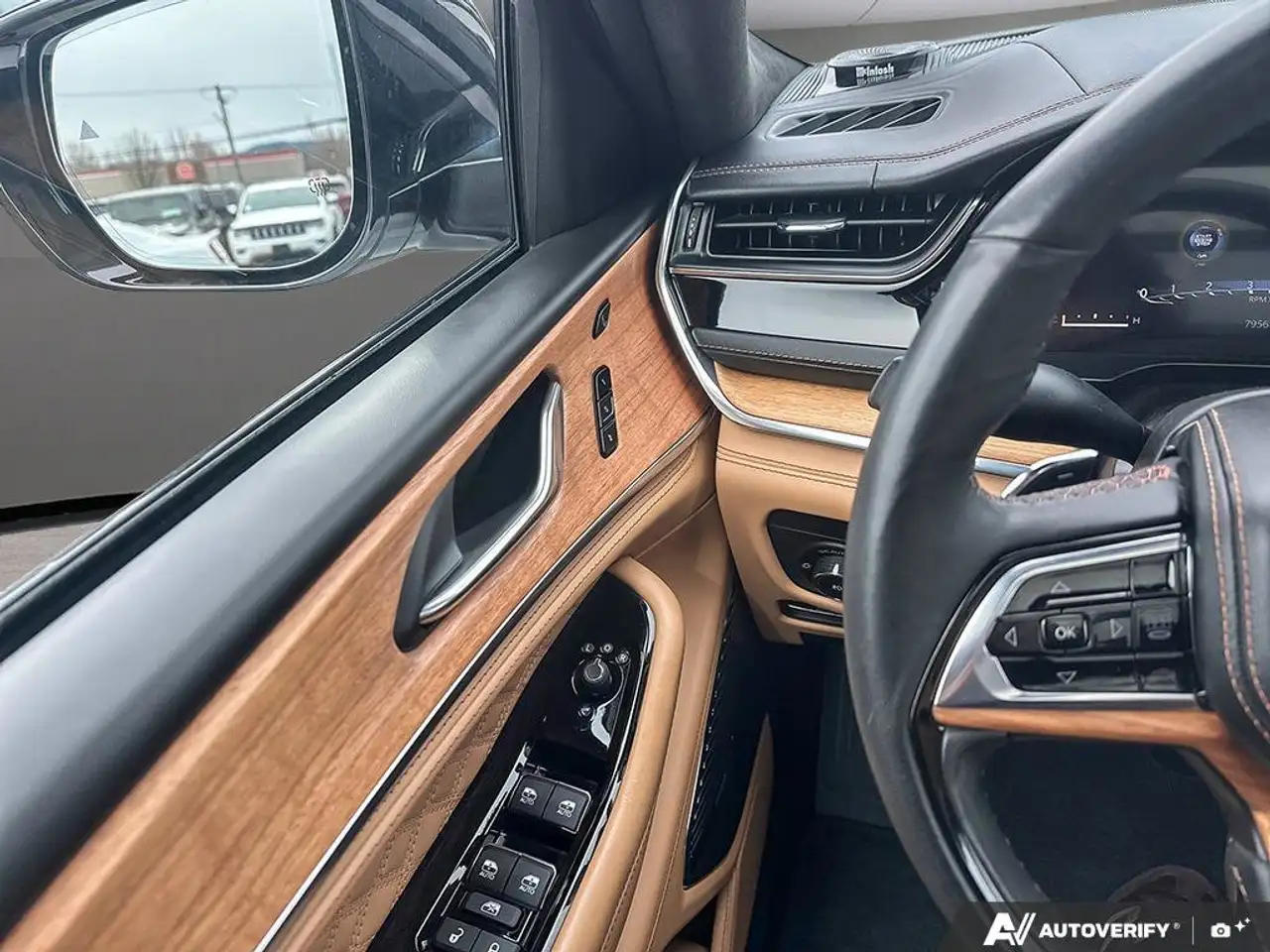 Jeep Grand Cherokee снимка Jeep Grand Cherokee
