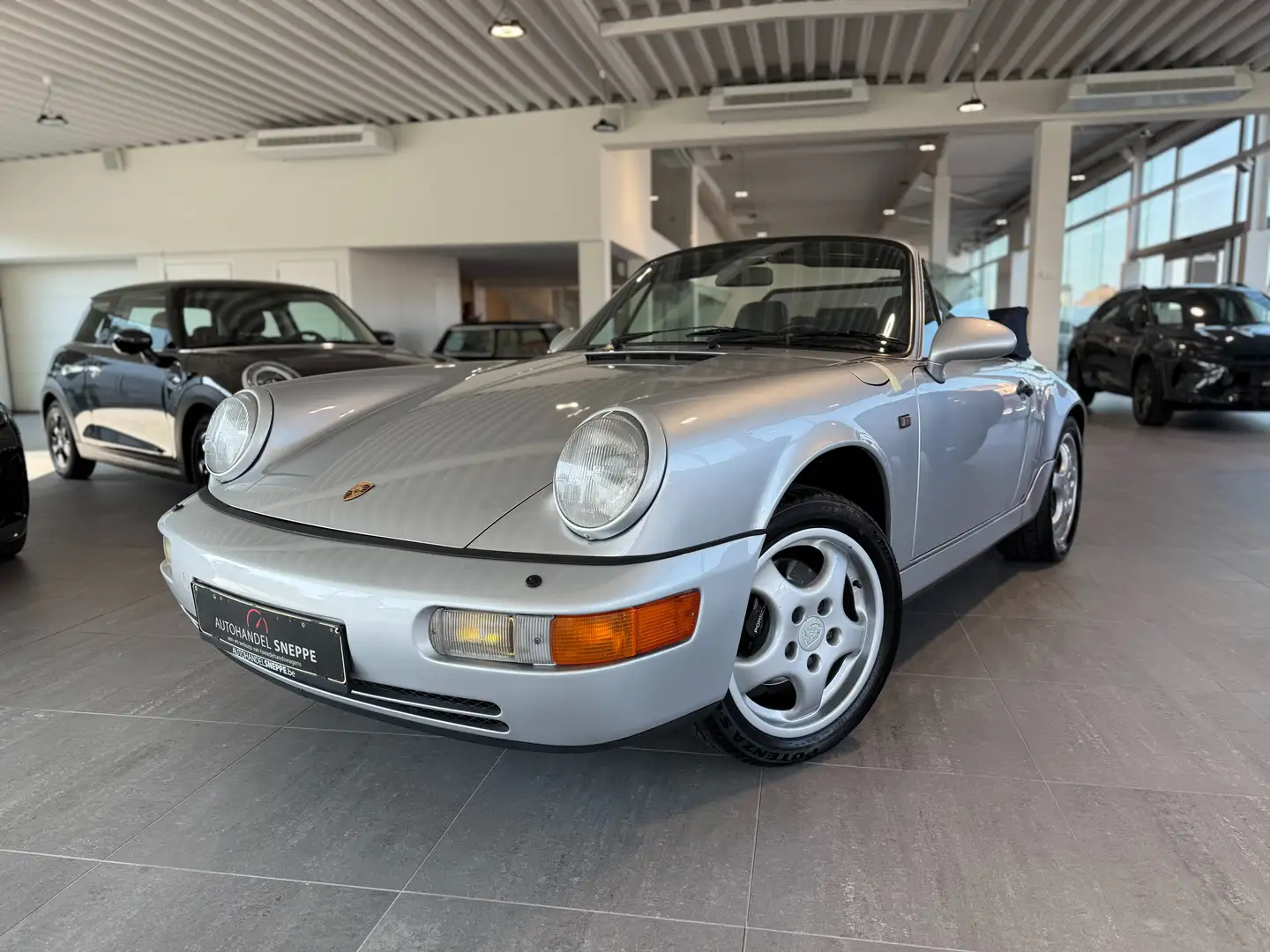 Porsche 964 911/964 Carrera 4 Cabrio /Manueel/ Срібний - 1