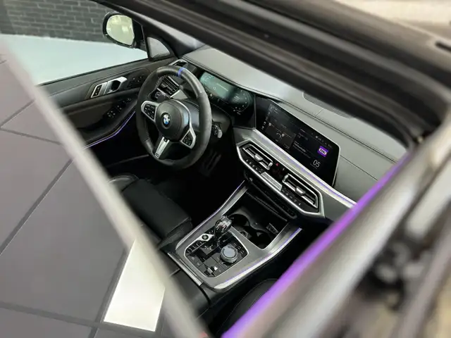 BMW X5 view 2