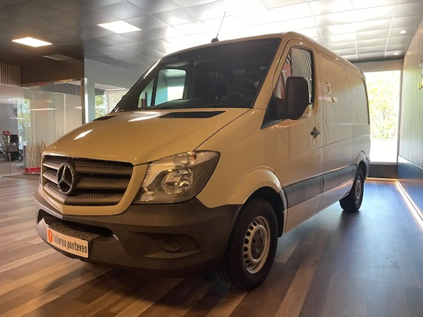 Mercedes-Benz Sprinter Furgón 314CDI Compacto Beige - 2