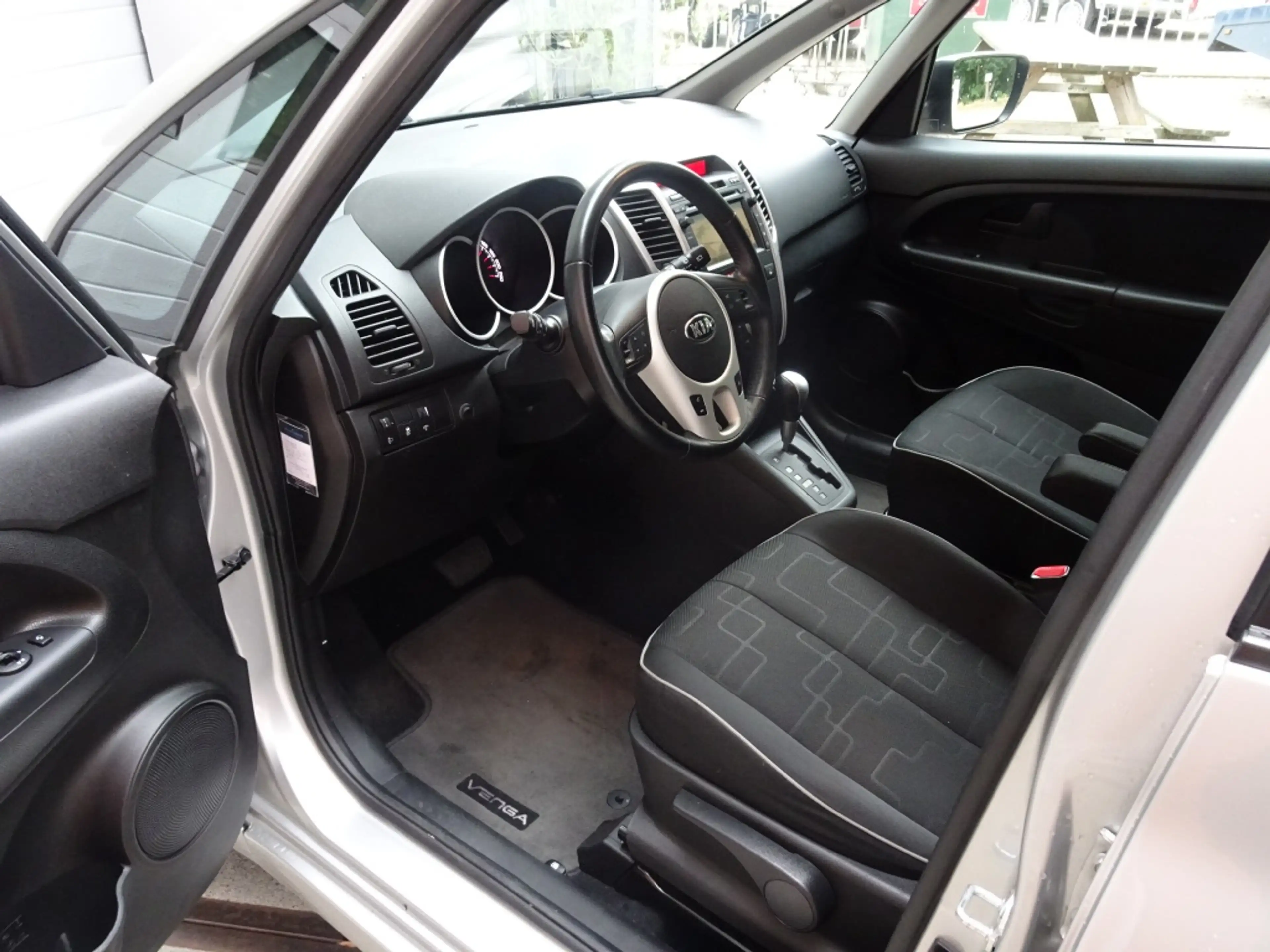 Kia Venga 1.6 CVVT Executive Aut. *Navi/Clima/Cruise/Cam/Tre — photo 6