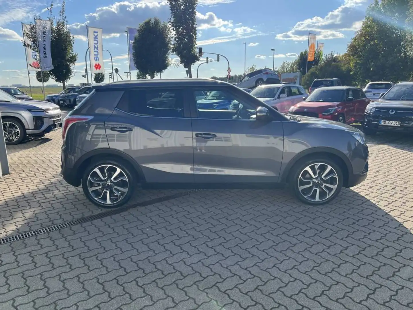 SsangYong Tivoli 1.6e-XGi Sapphire Navi Kamera Grau - 2