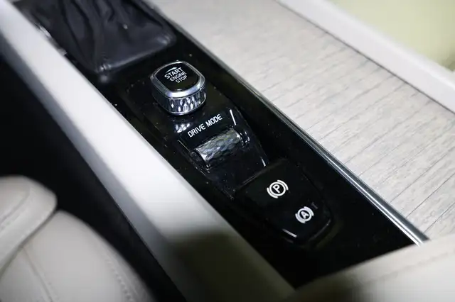 Volvo XC60 view 28