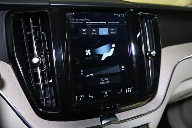 Volvo XC60 view 22