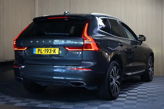 Volvo XC60 view 3