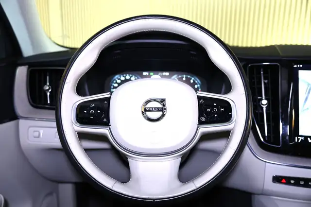 Volvo XC60 view 17