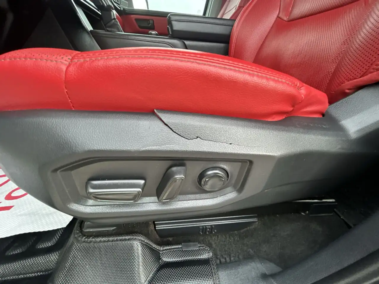 Toyota Tundra снимка Toyota Tundra