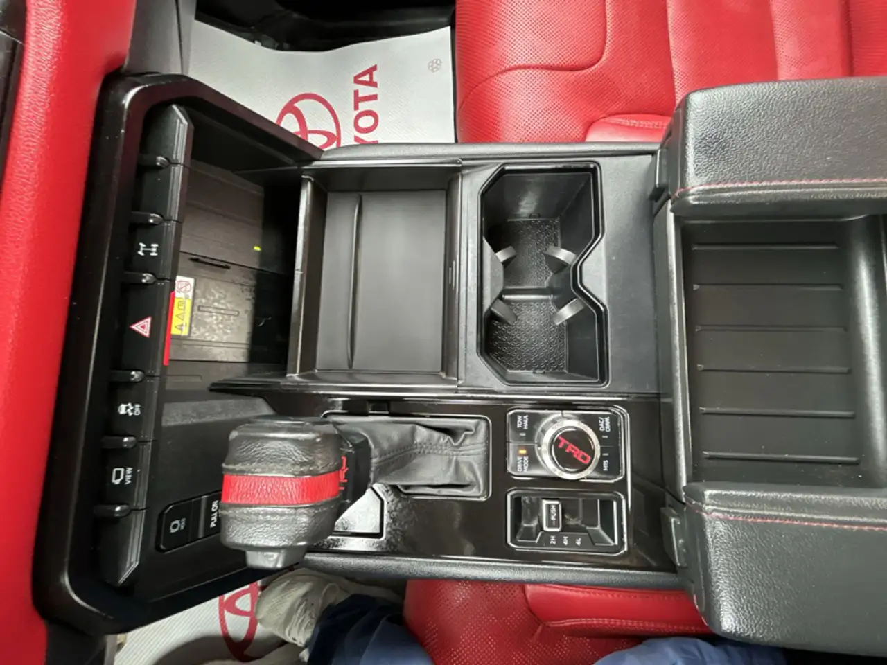 Toyota Tundra снимка Toyota Tundra