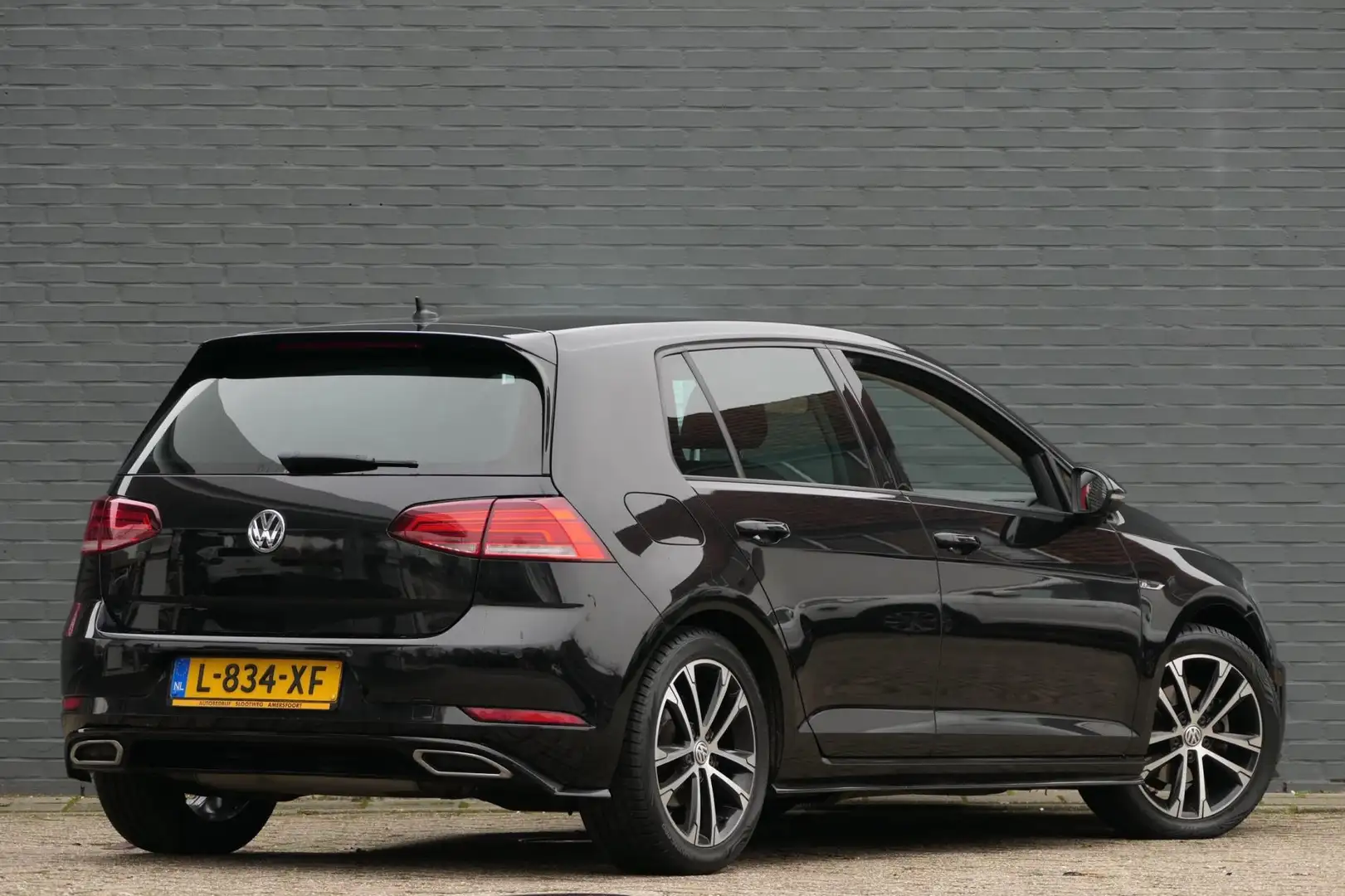 Volkswagen Golf 1.5 TSI Highline R-Line Adap. Cruise | Stoelverwar Schwarz - 2