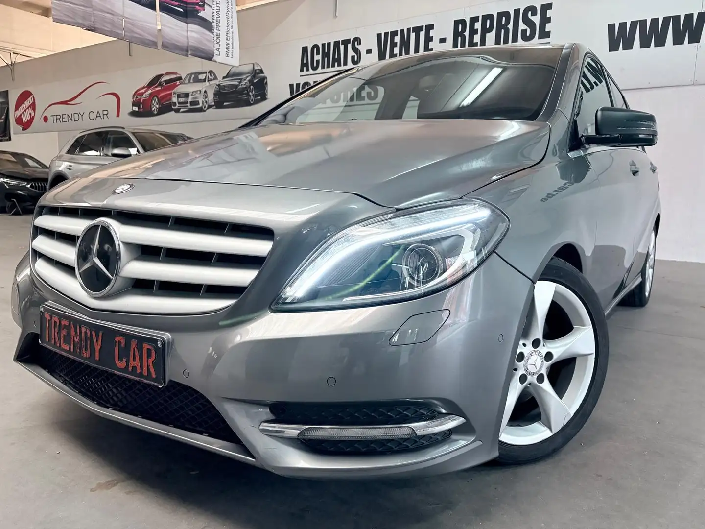 Mercedes-Benz B 180 ESSENCE/AUTOMATIC+NAVI+XENON+CARNET+CARPASS Gris - 1
