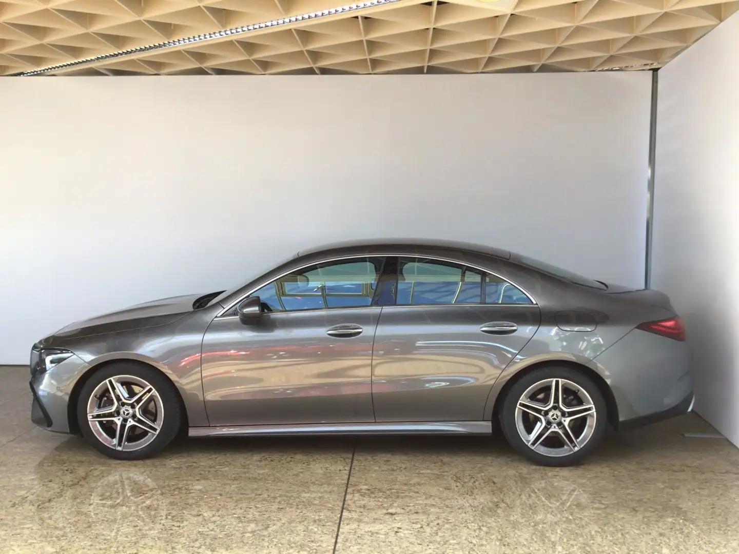 Mercedes-Benz CLA 200 CLA 200 Coupé AMG Line Advanced Plus/VKZ/V-Distr Gris - 2